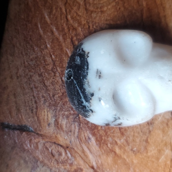 New Carved Black and White Zebra Jasper Skull Pendant. - Picture 6 of 12